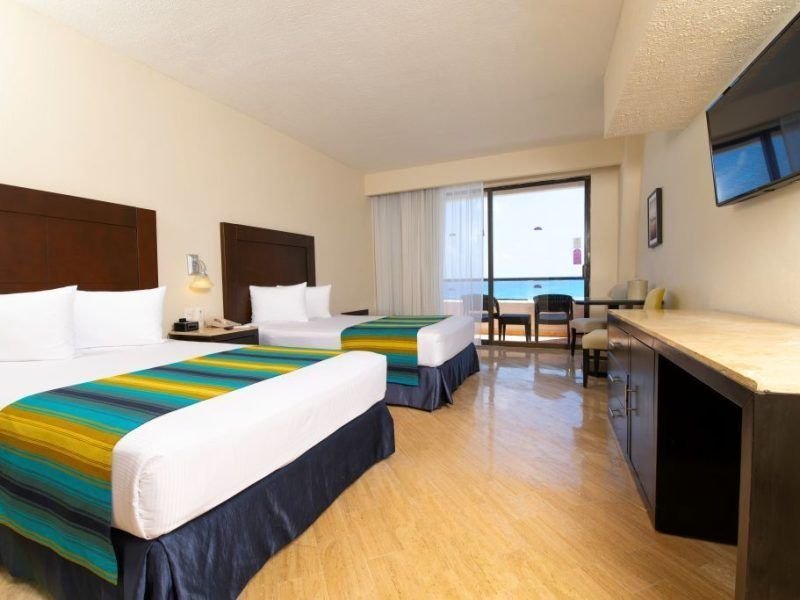 Estándar 2 Camas Dobles Vista al Mar (2 Adultos – 2 Niños)