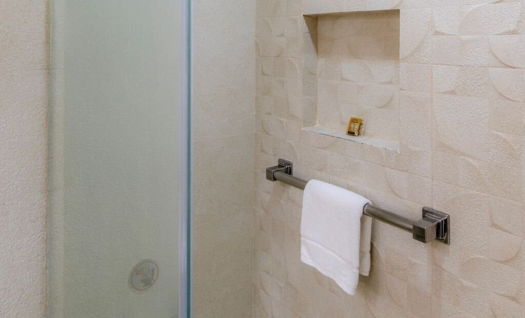 Estándar 2 Camas Dobles Vista al Mar (2 Adultos – 2 Niños)